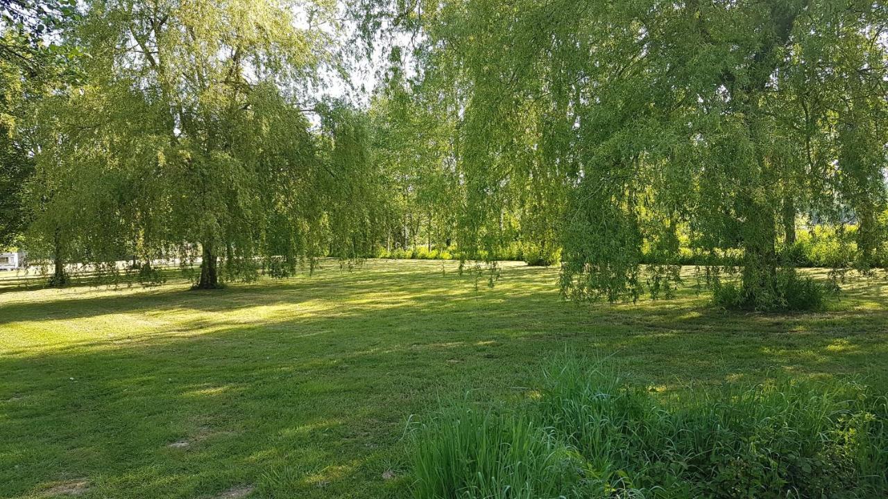 Gite Du Vieux Saule 1 Gite Avec Spa Privatif Pour 2 Personnes 1 Suite Familiale Sans Spa Vieil-Hesdin Bagian luar foto